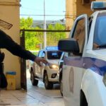 Δολοφονία Σταυρούλας Λεβεντάκη: Η στιγμή που ο 43χρονος κατηγορούμενος φθάνει στα δικαστήρια – Οι αποδοκιμασίες συγγενών και φίλων του θύματος