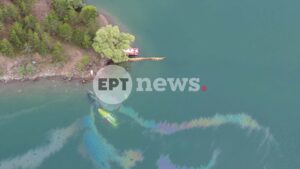 Συνεχίζεται για έκτη ημέρα η επιχείρηση ανέλκυσης του πυροσβεστικού ελικοπτέρου από τη λίμνη Αώου