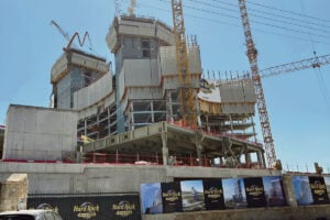 Ελληνικό: Τους 50 ορόφους έφτασε ο πύργος κατοικιών - «Ψηλώνουν» ο «Riviera Tower» και το κτίριο της Hard Rock