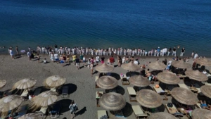 Εύβοια: Μοναδικός εορτασμός στην Αμάρυνθο – Πολεμικές τέχνες δίπλα στο κύμα για την Ημέρα του Πατέρα