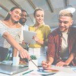 Gen Z και Millennials: Οι νέοι ψάχνουν δουλειά με καλό μισθό, νόημα και… ψυχική υγεία