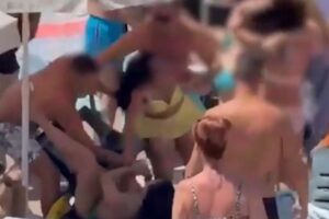 Ισπανία: Άγρια συμπλοκή σε πισίνα ξενοδοχείου για μια ξαπλώστρα – 13χρονη κατέληξε στο νοσοκομείο με κάταγμα στη μύτη [Βίντεο]