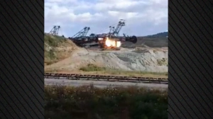 Κοζάνη: Εντυπωσιακή ανατίναξη τριών γιγαντιαίων εσκαφέων της ΔΕΗ στο ορυχείο Μαυροπηγής