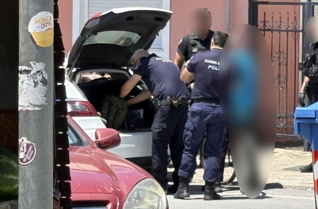 Λάρισα: Άνδρας εντοπίστηκε γυμνός στο κέντρο της πόλης και παρενοχλούσε κόσμο