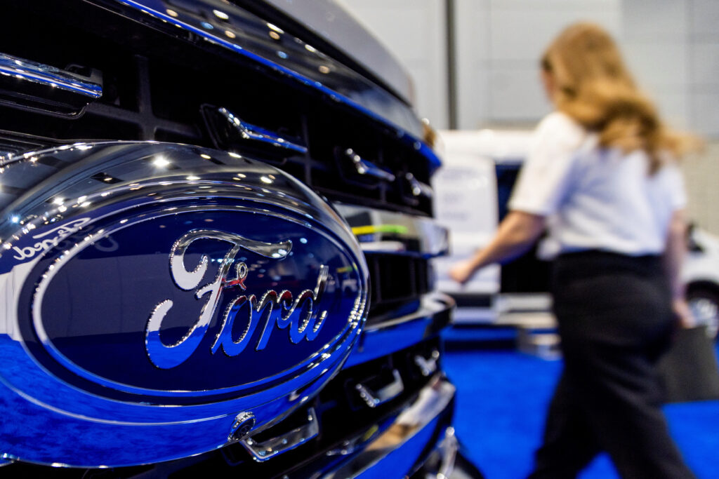 Ford: Παραδέχθηκε την αποτυχία της AI – Επαναπροσλαμβάνει 300 έμπειρους μηχανικούς γιατί η τεχ