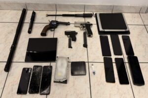 Νίκαια: «Μίνι» οπλοστάσιο έκρυβε στο σπίτι του ένας 66χρονος 