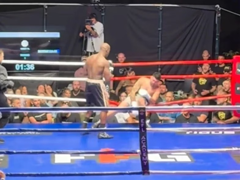 Γαλάτσι: Εντυπωσιακό νοκ άουτ στο Fight for Glory IV – Πυγμάχος εκτοξεύτηκε εκτός ρινγκ (βίντεο)