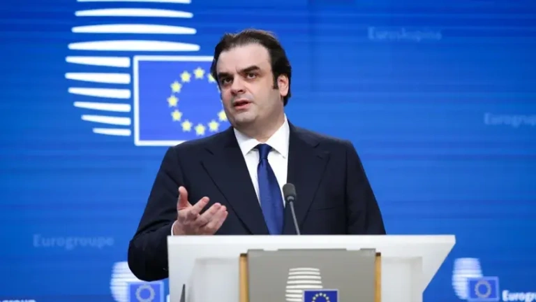 Bloomberg: Πρόωρες αποπληρωμές 13 δισ. σχεδιάζει η Ελλάδα – Στην Ιταλία η «πρωτιά» του χρέους
