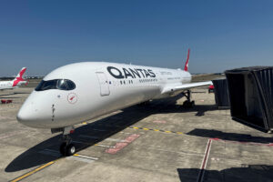 Ύπνος και φως: Η επιστήμη πίσω από το στοίχημα της Qantas για πτήσεις 20 ωρών