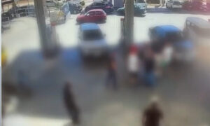 Ραφήνα: Βίντεο ντοκουμέντο από το αιματηρό επεισόδιο σε βενζινάδικο - Τρεις τραυματίες από επίθεση με μαχαίρι