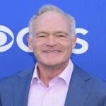 Πώς η εξαγορά του CBS από την Paramount Skydance έφερε την «καρατόμηση» του ιστορικού ανταποκριτή του 60 Minutes, Σκοτ Πέλι