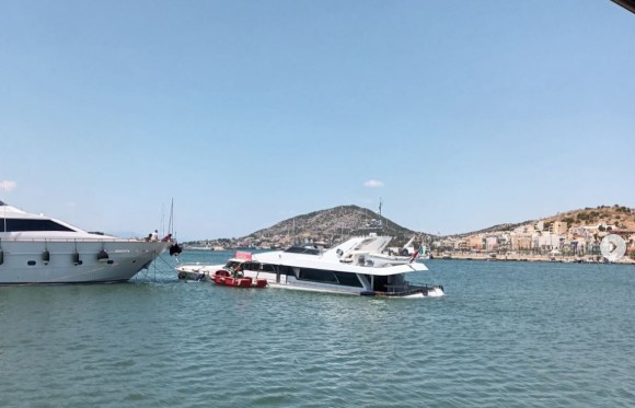 Βυθίστηκε ιδιωτικό σκάφος στη μαρίνα Σαλαμίνας – Η αντίδραση της ΠΕΠΙΕΘ [βίντεο]