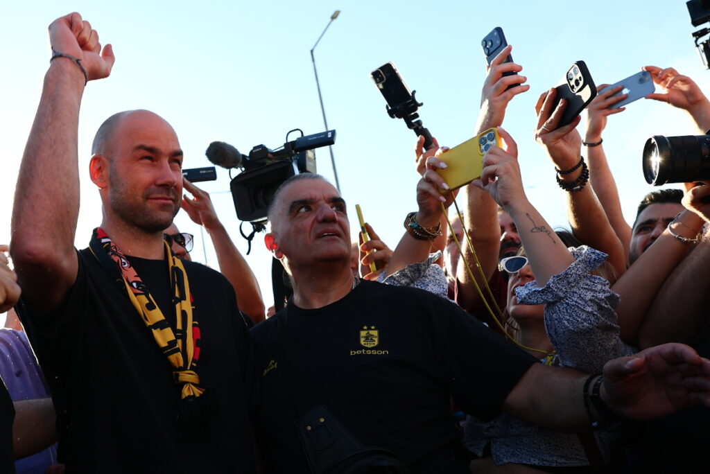 Βασίλης Σπανούλης: Αποθεωτική υποδοχή από τους οπαδούς του Αρη