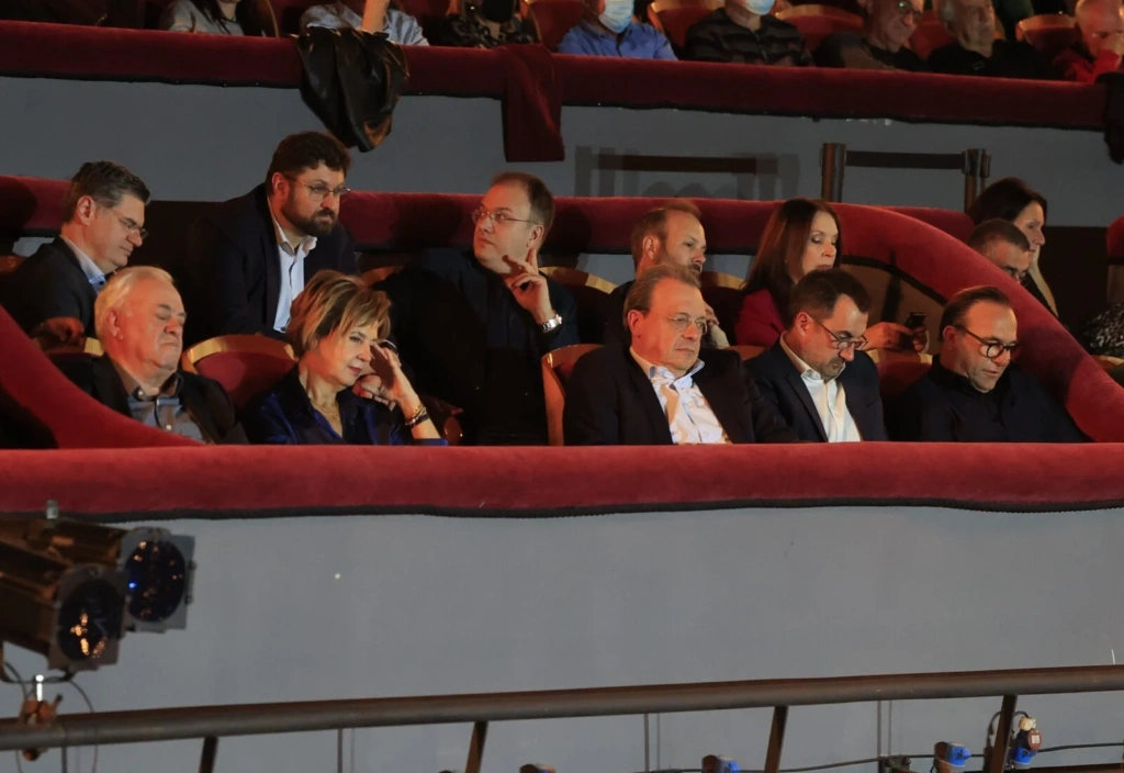 ΤΟΥ ΚΟΥΤΡΟΥΛΗ Ο ΓΑΜΟΣ στην Αριστερά