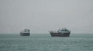 Συναγερμός στο Στενό του Ορμούζ: Το Ιράν απειλεί πλοία που θα περάσουν χωρίς άδεια