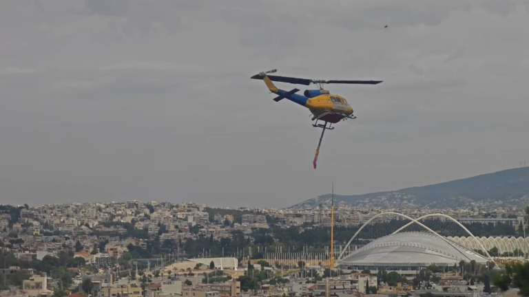 Μεγάλη κινητοποίηση για τη φωτιά στο Άλσος Βεΐκου – Υπό έλεγχο η κατάσταση [βίντεο]