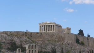 Ιστορικό ορόσημο στην Ακρόπολη: Αποκαταστάθηκε το δυτικό αέτωμα του Παρθενώνα μετά από 220 χρόνια