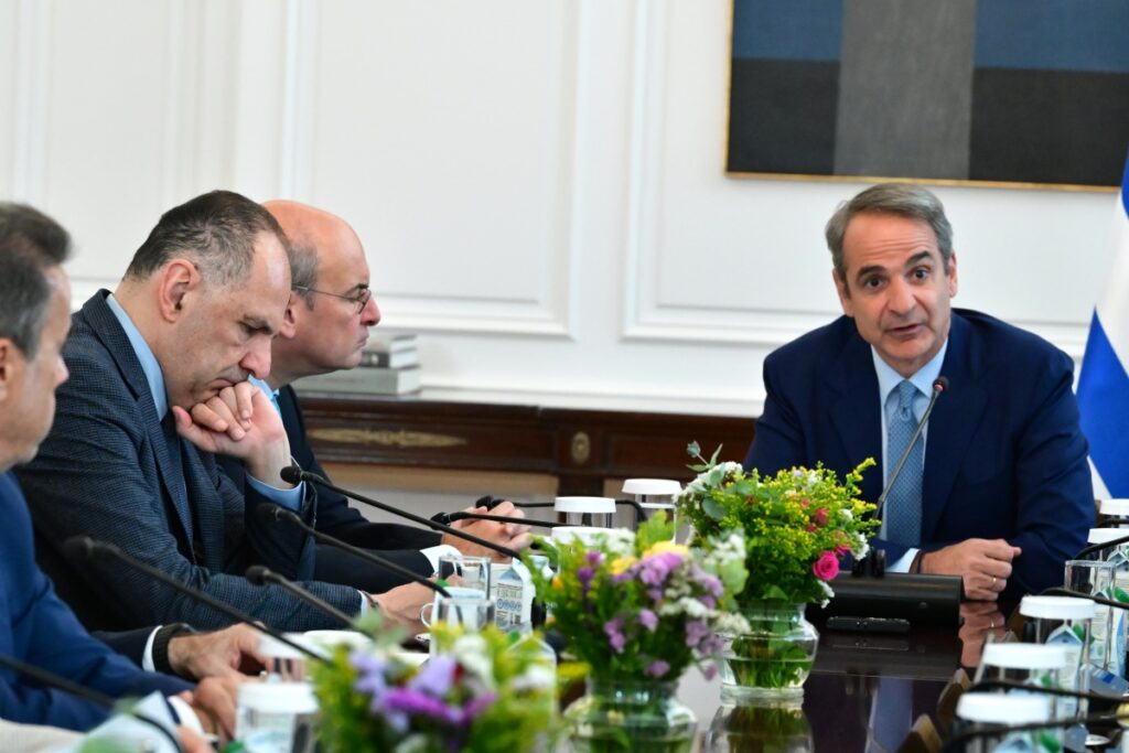 Μητσοτάκης: Περαιτέρω πτώση στη βενζίνη και 617,5 εκατ. σε αγρότες – Κάνουν εξαγγελίες για τις