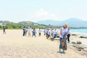 WWF Ελλάς: Πλαστικά και… γόπες πνίγουν τις παραλίες