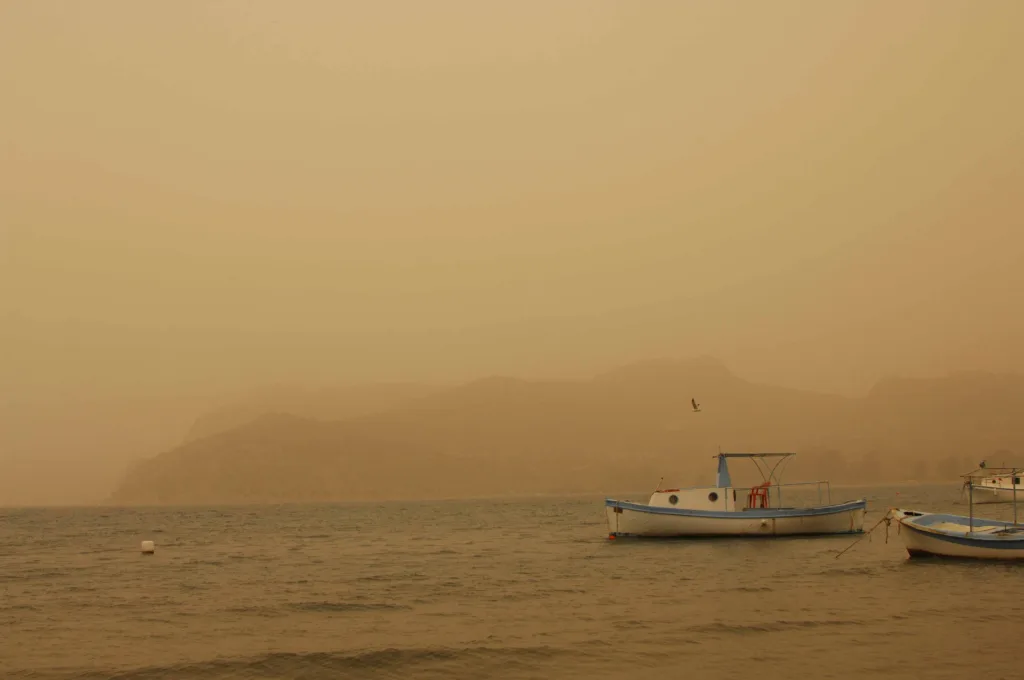 Καιρός: Αφρικανική σκόνη θα σκεπάσει τη χώρα – Ποιες περιοχές θα επηρεαστούν