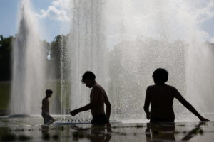 Ο καύσωνας «χτυπά» ξανά την Ευρώπη: Μεγάλες πυρκαγιές στη Γαλλία και θερμοκρασίες-ρεκόρ στην Ισπανία