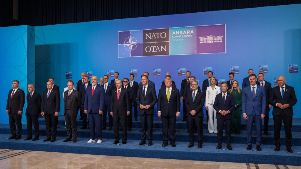 Σύνοδος ΝΑΤΟ: Συμφωνίες 50 δισ. δολαρίων, το δώρο του Ερντογάν στους ηγέτες, η νεότερη πρωθυπουργός