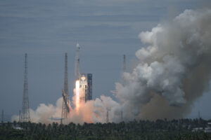 Κίνα: Στα βήματα της SpaceX με την πρώτη επιτυχημένη προσγείωση επαναχρησιμοποιούμενου πυραύλου