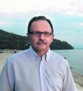 Ο συγγραφέας Ελπιδοφόρος Ιντζέμπελης