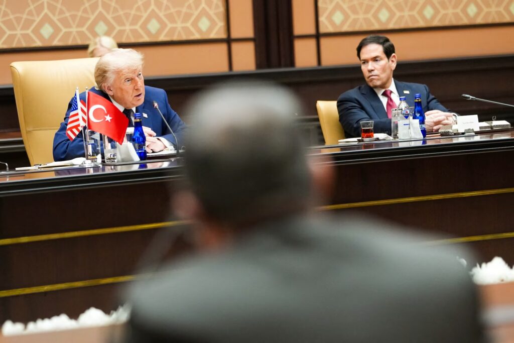 «Βόμβα» Τραμπ στο ΝΑΤΟ: Απειλεί να αποσύρει τα αμερικανικά στρατεύματα από την Ευρώπη για τη Γροιλαν