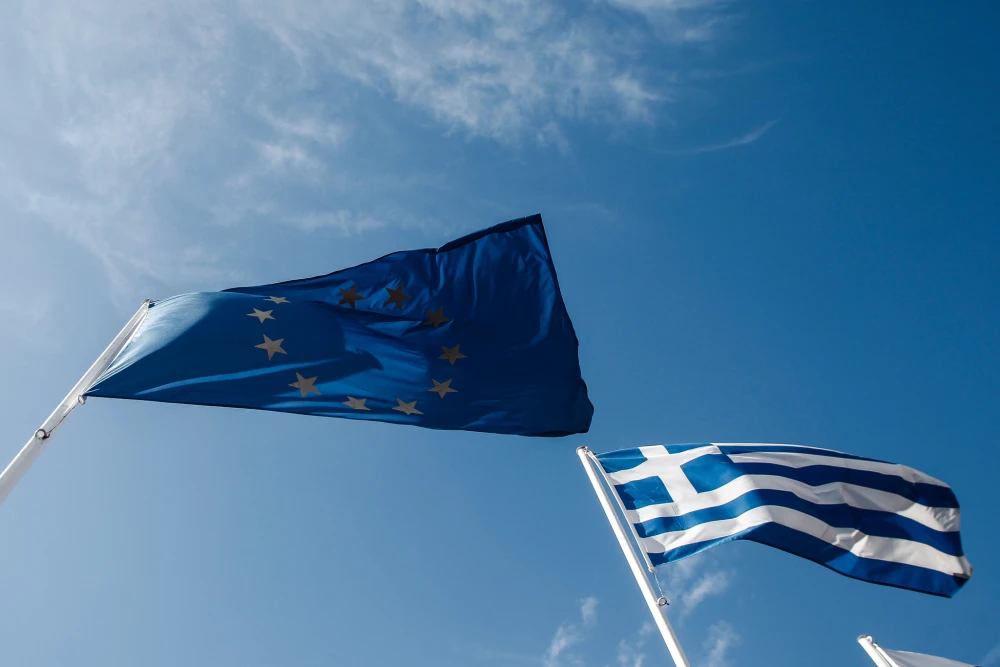 EUROSTAT: Πρωτιά στη μείωση χρέους για την Ελλάδα