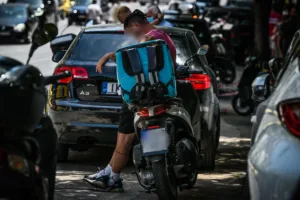 Καύσωνας: Σταματούν σήμερα τα ντελίβερι σε Αττική και άλλες 3 περιοχές – Τα έκτακτα μέτρα