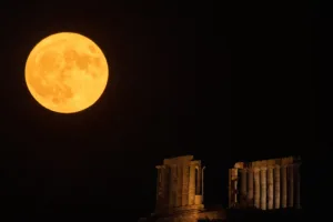 Πανσέληνος Αυγούστου 2026: Πότε θα φωτίσει τον ουρανό – Οι 126 χώροι με δωρεάν είσοδο