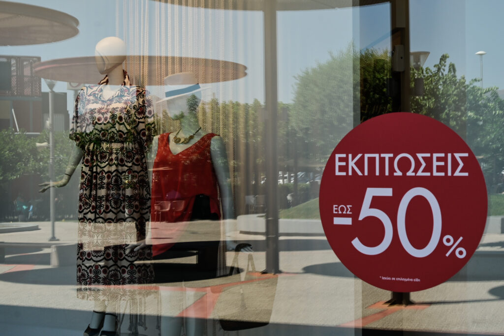 Θερινές εκπτώσεις 2026: Ανοιχτά καταστήματα την πρώτη Κυριακή – Τι ισχύει για τις προσφορές