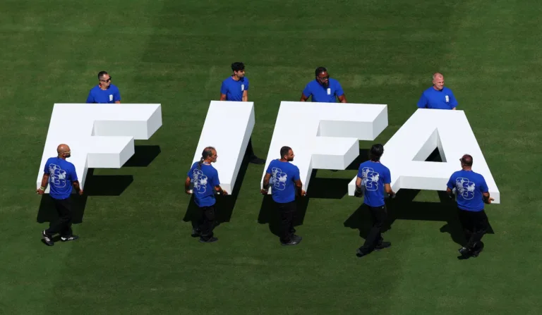 «Πόλεμος» στη FIFA: Η UEFA απειλεί με μποϊκοτάζ στο Μουντιάλ – Η απάντηση Ινφαντίνο