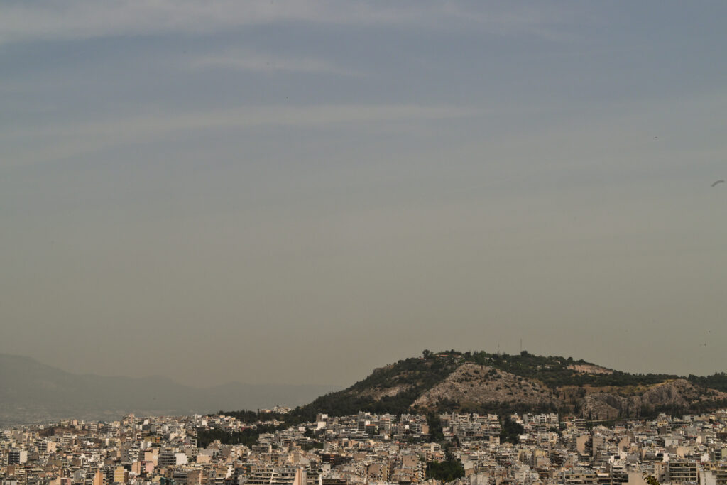 Καιρός: Έρχεται ισχυρό μελτέμι έως 8 μποφόρ με αφρικανική σκόνη – Πού θα «χτυπήσουν» 39άρια