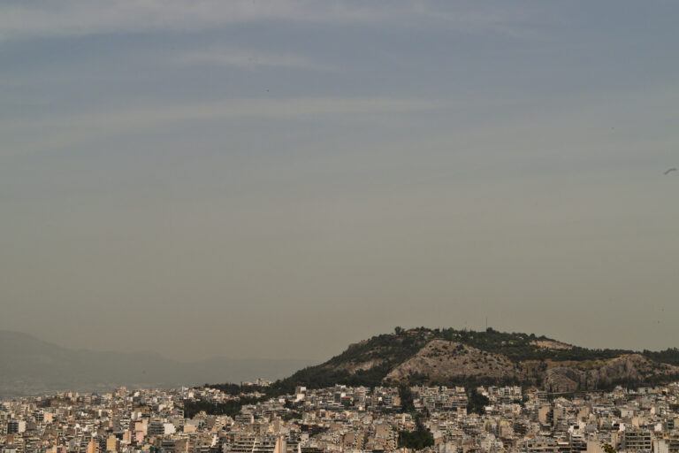Καιρός: Έρχεται ισχυρό μελτέμι έως 8 μποφόρ με αφρικανική σκόνη – Πού θα «χτυπήσουν» 39άρια