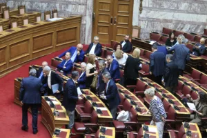 Ντόμινο αποχωρήσεων στον ΣΥΡΙΖΑ: Ανεξαρτητοποιήθηκαν Γεροβασίλη και Καλαματιανός – Ποιοι ακολουθούν