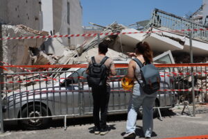 Ραγδαίες εξελίξεις: Εισαγγελική έρευνα για τις ρωγμές στην Κυψέλη και την κατάρρευση στα Πετράλωνα