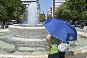 Καιρός: «Καμίνι» η χώρα με έως και 38°C – Πού θα βρέξει και πού θα πνέουν ισχυροί άνεμοι
