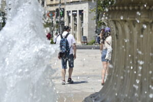 Καιρός: Στους 37 βαθμούς θα σκαρφαλώσει ο υδράργυρος – Πού αναμένονται βροχές και ισχυροί άνεμοι