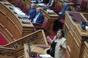 Χάος στη Βουλή: Ένταση, δάκρυα και σφοδρές συγκρούσεις - Πρωταγωνίστρια (πάλι) η Ζωή Κωνσταντοπούλου