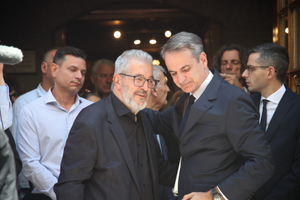 Κηδεία Βάγιας Νέστορα: Λύγισε ο αδελφός της στον επικήδειο – «Βέβηλα χέρια έκοψαν το νήμα της ζωής σ