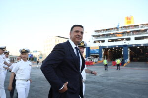 Μήνυμα Κικίλια από τον Πειραιά: «Έρχονται πληρότητες 100% στα πλοία» – Η έκκληση στους ταξιδιώτες