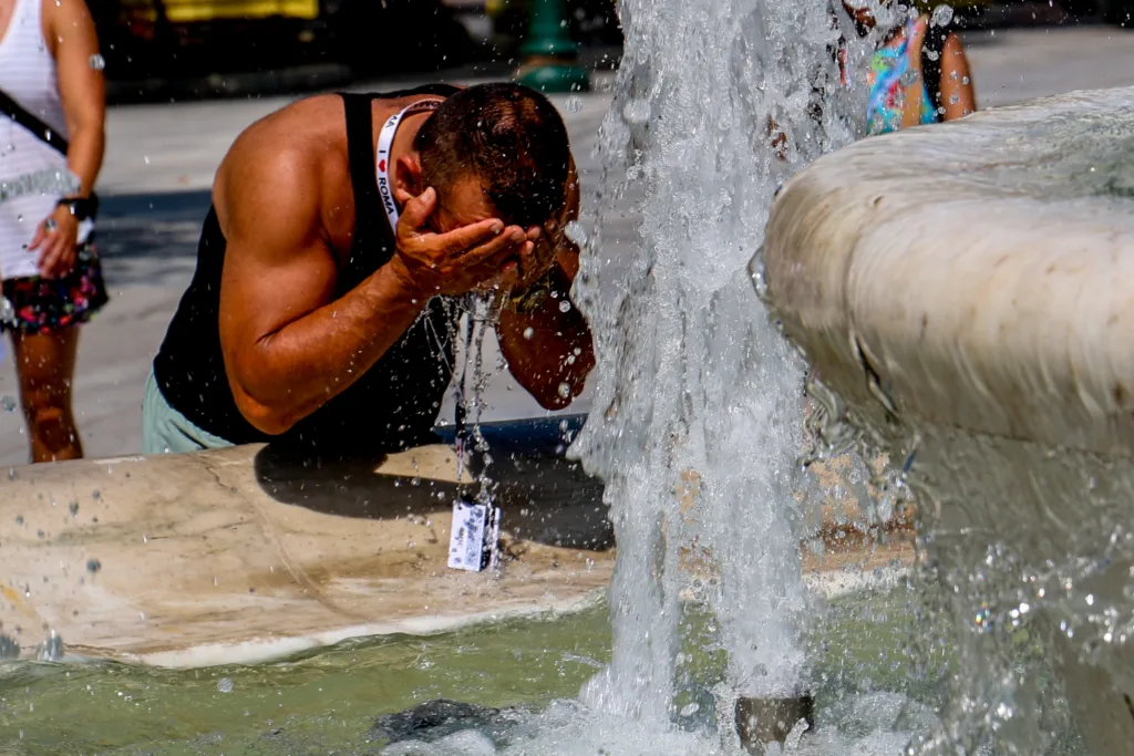 Καιρός: Έρχεται ισχυρός καύσωνας με 42άρια – Πότε αλλάζει το σκηνικό
