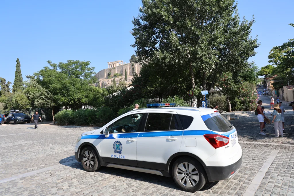 Επίθεση με μαχαίρι στην Ακρόπολη: Προφυλακίστηκε ο 60χρονος για την επίθεση σε Αμερικανούς τουρίστες