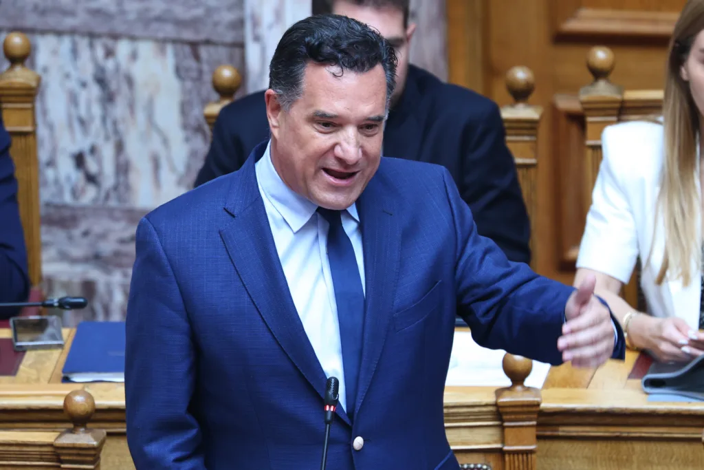 Άδωνις Γεωργιάδης: «Σας κέρδισε στα νομικά ένας βιβλιοπώλης» – Η ατάκα που προκάλεσε σάλο στη Βουλή