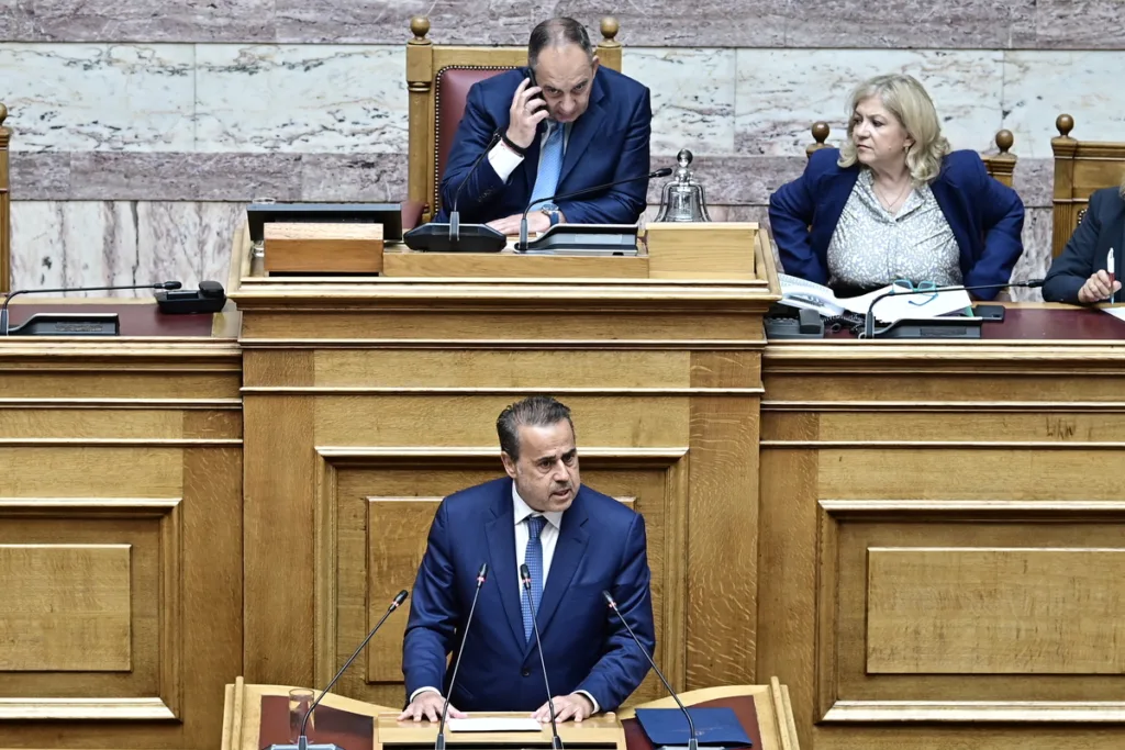 Βουλή: Ενός λεπτού σιγή στη μνήμη των θυμάτων της φονικής πυρκαγιάς στο Μάτι