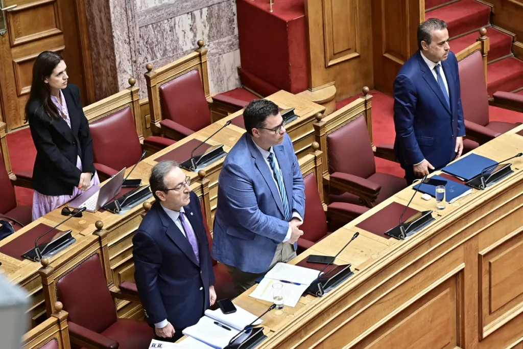 Βουλή: Ενός λεπτού σιγή στη μνήμη των θυμάτων της φονικής πυρκαγιάς στο Μάτι
