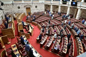 Βουλή: Ενός λεπτού σιγή στη μνήμη των θυμάτων της φονικής πυρκαγιάς στο Μάτι