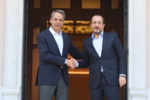 Μητσοτάκης σε Χριστοδουλίδη: Το Κυπριακό είναι πιο επίκαιρο από ποτέ – Η Ελλάδα σταθερά στο πλευρό της Κύπρου